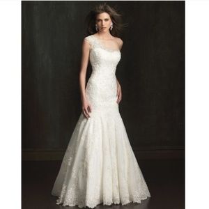 Allure Bridals 9070 NWT Couture Ivory Gown Size 4